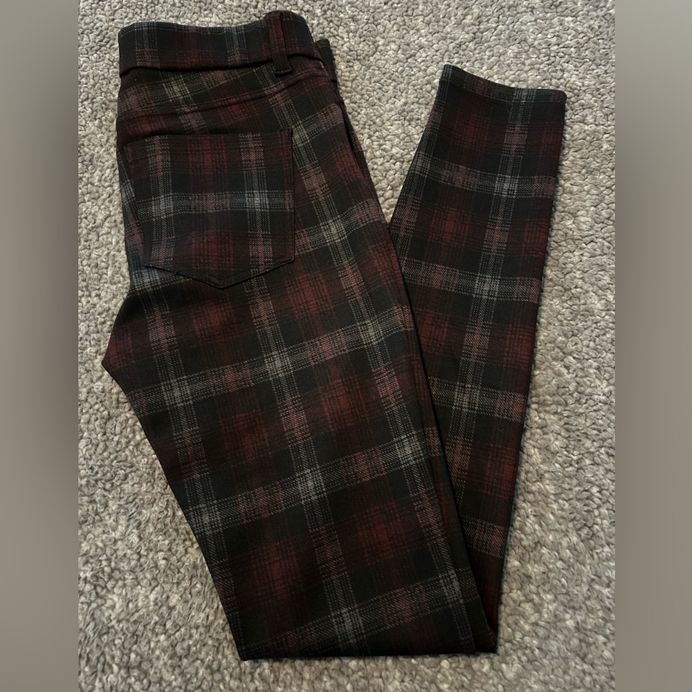 NWOT Liverpool Gia Glider Tartan pull-on Skinny Pants - Black & Red Plaid